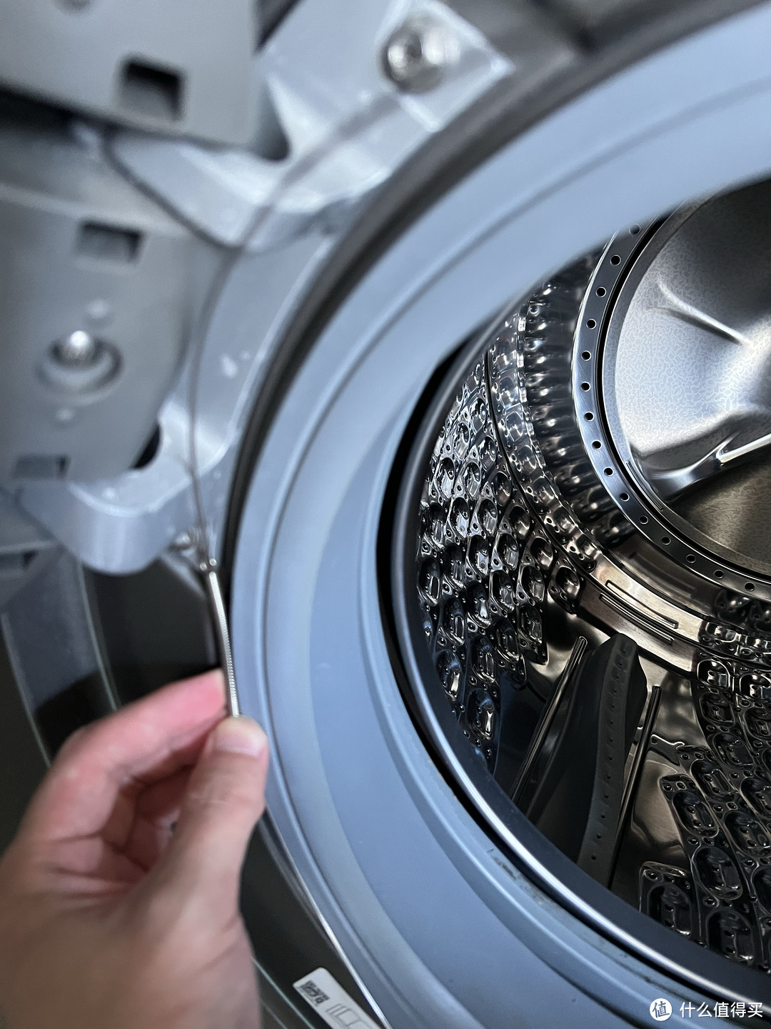 工作人员很肯定的说是洗衣机的门锁坏了,师傅上门维修更换新门锁加上
