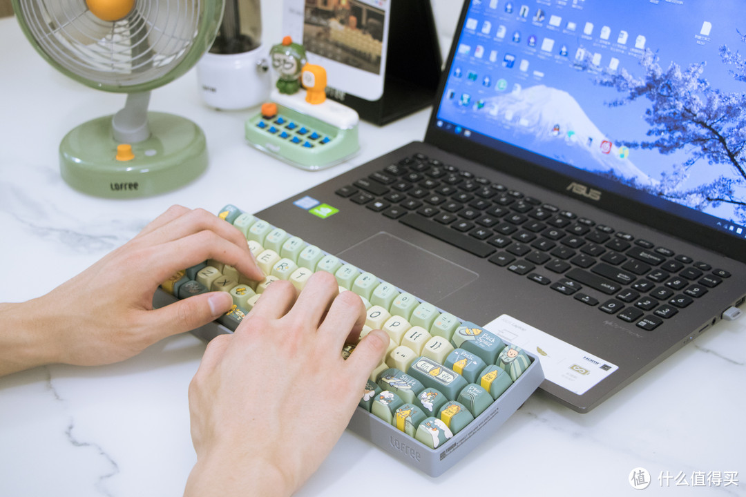 桌面必备好物，洛斐小翘带来不一样的DIY键盘新体验
