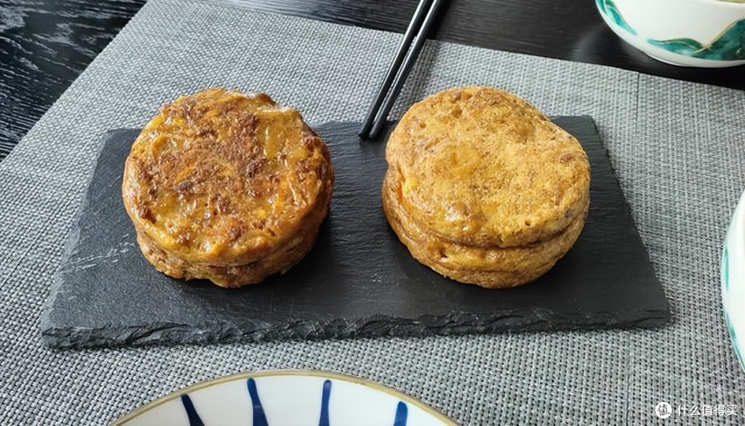 娘儿俩真是好胃口,一餐吃掉2斤肉,网友哈哈笑:调皮的懒妈妈