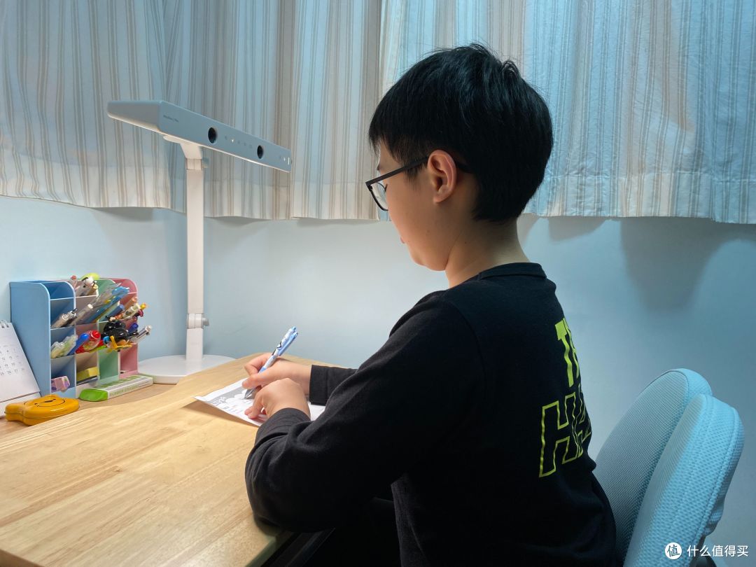 ​对自己好一点，专业的护眼阅读灯贵有贵的道理