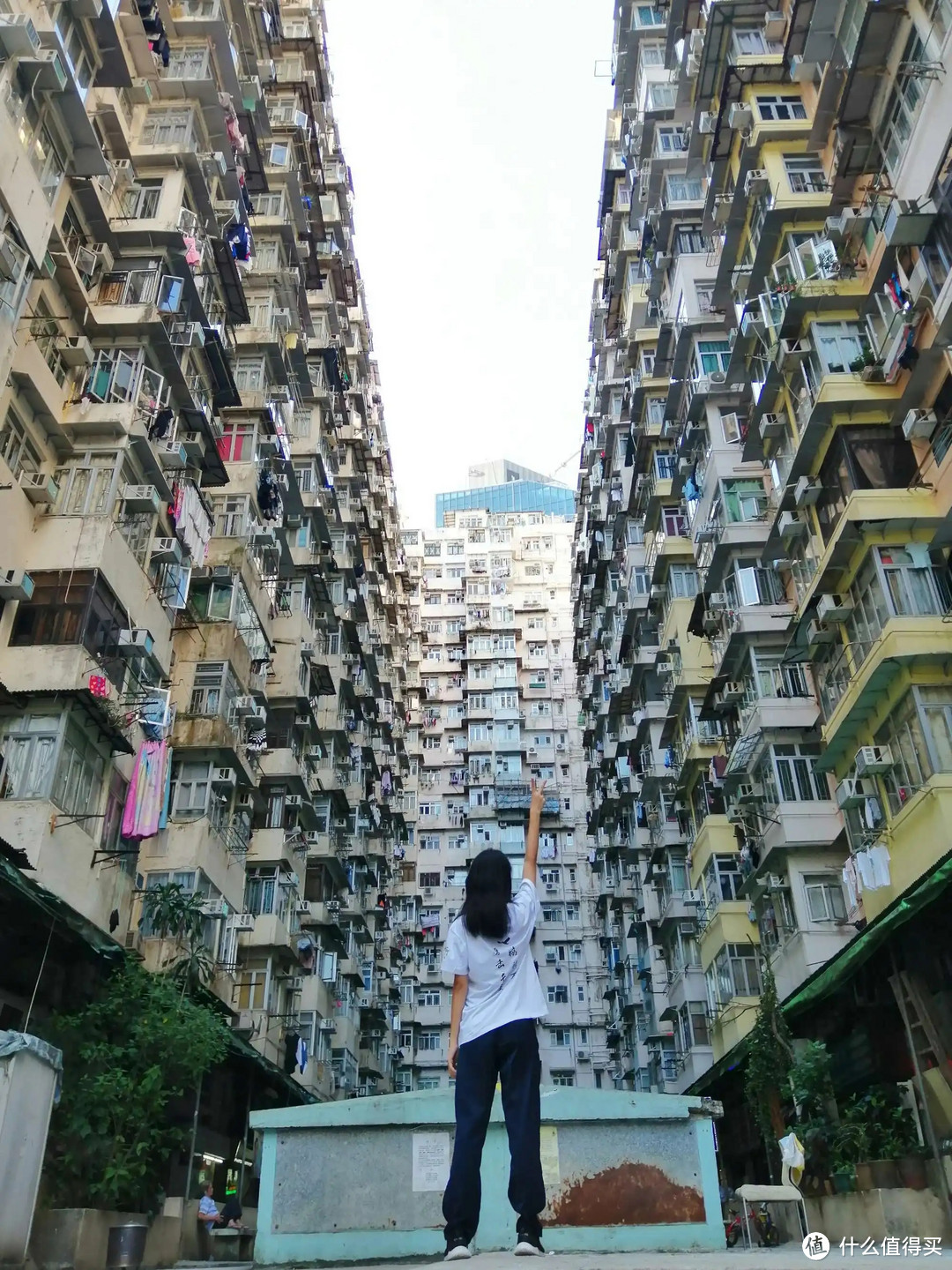 香港90后小夫妻，斥230万巨资买下12㎡小屋，网友：简直让人窒息