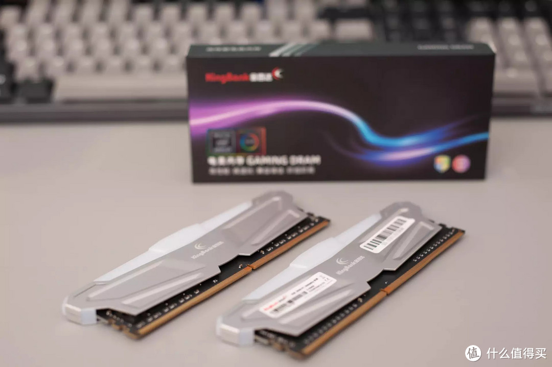 国货之光，让电脑满血运转：金百达幻光 RGB DDR4 3600