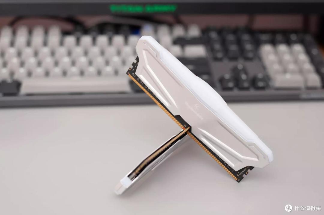 国货之光,让电脑满血运转:金百达幻光 RGB DDR4 3600