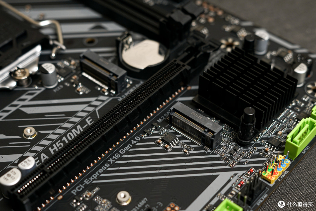【老黄搞机篇一百四十二】沉浸式光追赛车大作,艾尔莎EA H510M-E与你畅玩《F1 22》