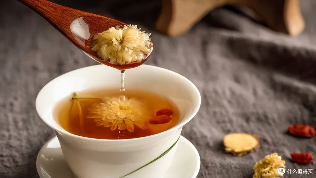 三伏天还没到就热得受不了?家中常备3款菊花茶,清凉解热更舒爽