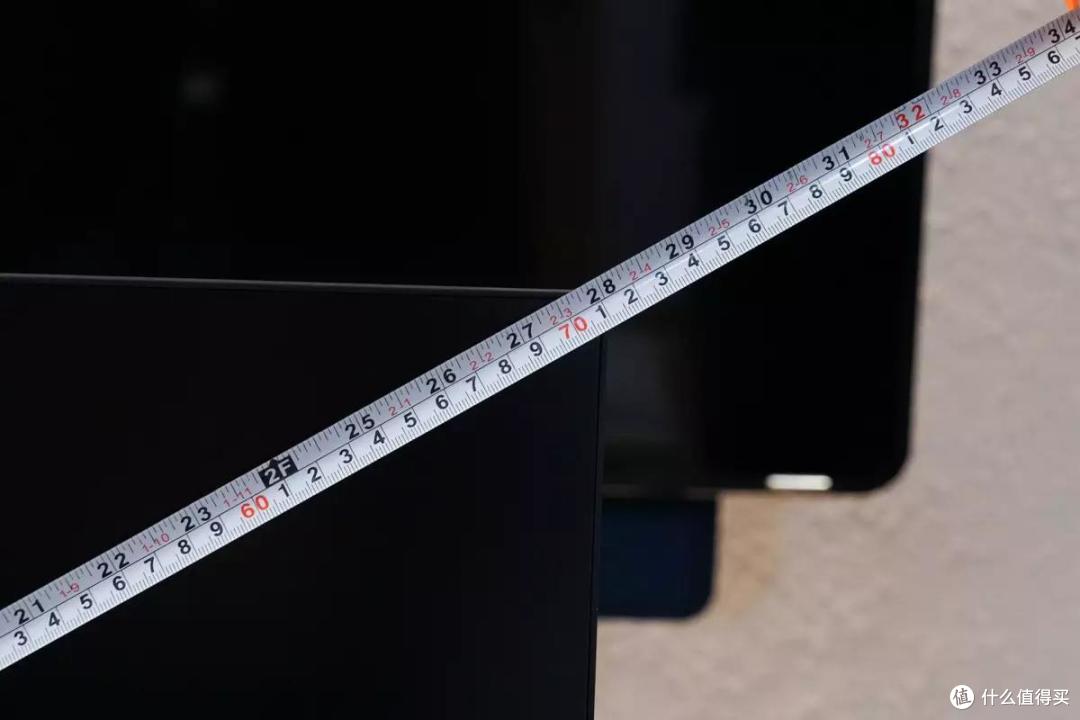 搭载全功能USB-C接口，体验惠普E27u G4显示器的拓展功能