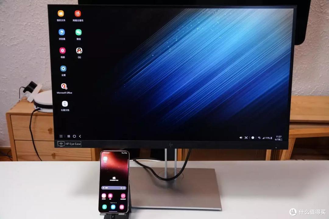 搭载全功能USB-C接口，体验惠普E27u G4显示器的拓展功能