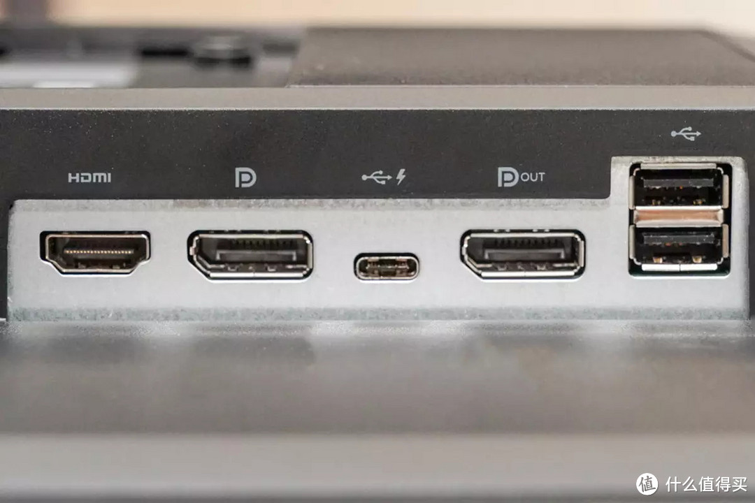 搭载全功能USB-C接口，体验惠普E27u G4显示器的拓展功能