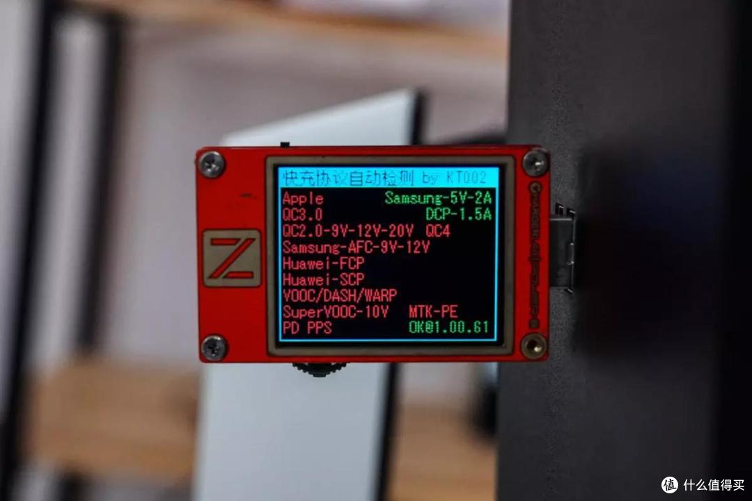 搭载全功能USB-C接口，体验惠普E27u G4显示器的拓展功能