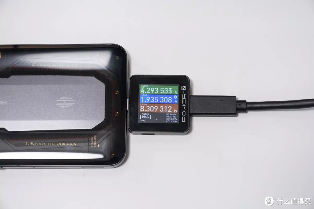 搭载全功能USB-C接口，体验惠普E27u G4显示器的拓展功能