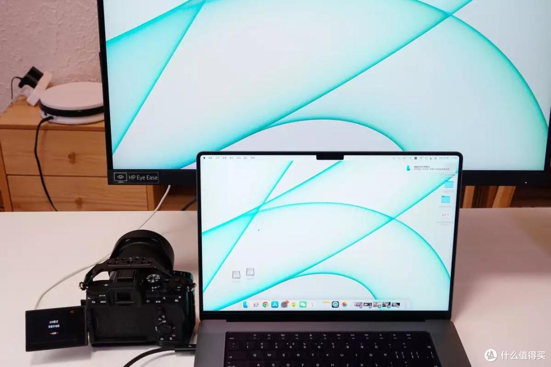 搭载全功能USB-C接口，体验惠普E27u G4显示器的拓展功能