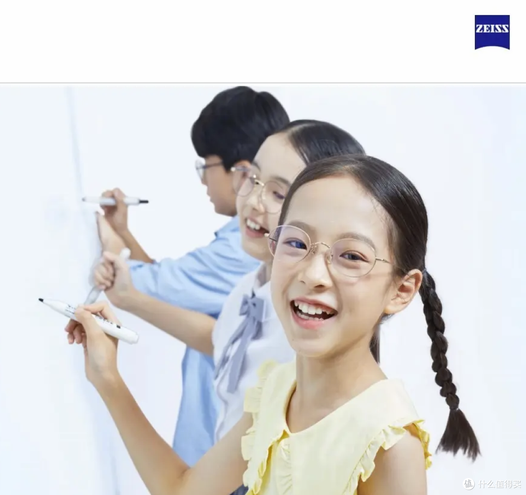 青少年近视防控新体验-蔡司小乐圆镜片