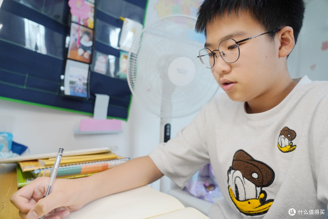 青少年近视防控新体验-蔡司小乐圆镜片