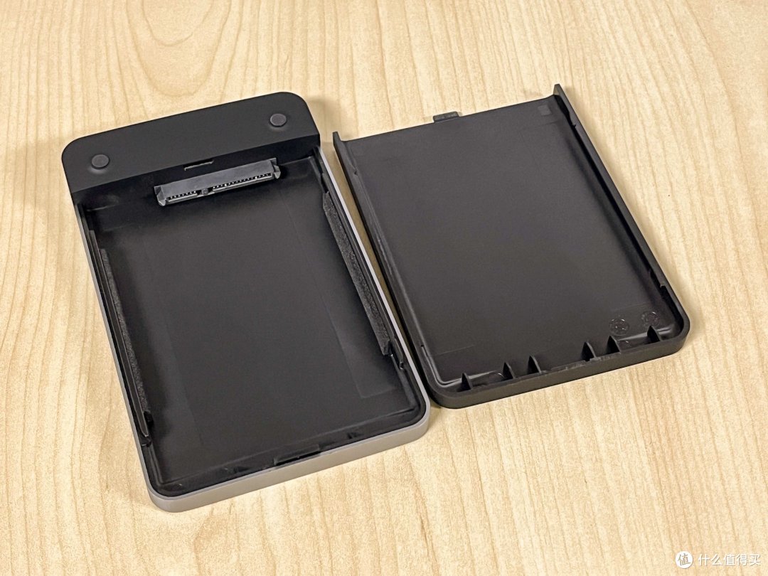 绿联2.5英寸USB Type-C 3.1接口铝合金硬盘盒开箱和测速体验
