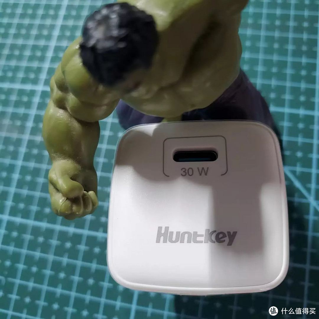航嘉(Huntkey)30W安全快充充电头测评