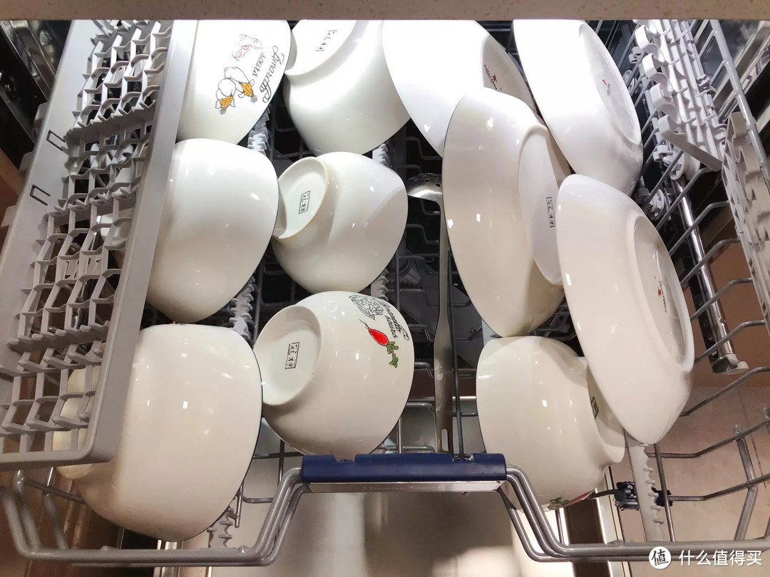 洗碗机究竟是鸡肋还是神器？聊聊洗碗机的干货！