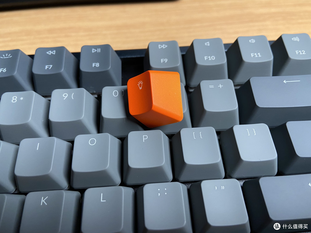 这是我第一次用红轴键盘,之前常用青轴.