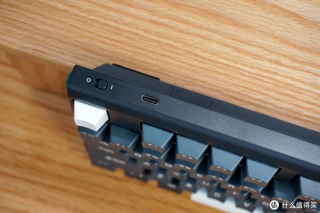 杜伽K610w无线机械键盘：可高度定制的104键多模键盘