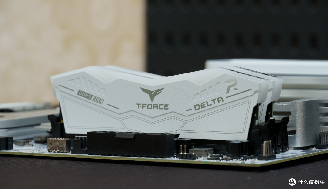 白色主题装机主板新选择 七彩虹iGame Z690D5 ULTRA V20装机分享