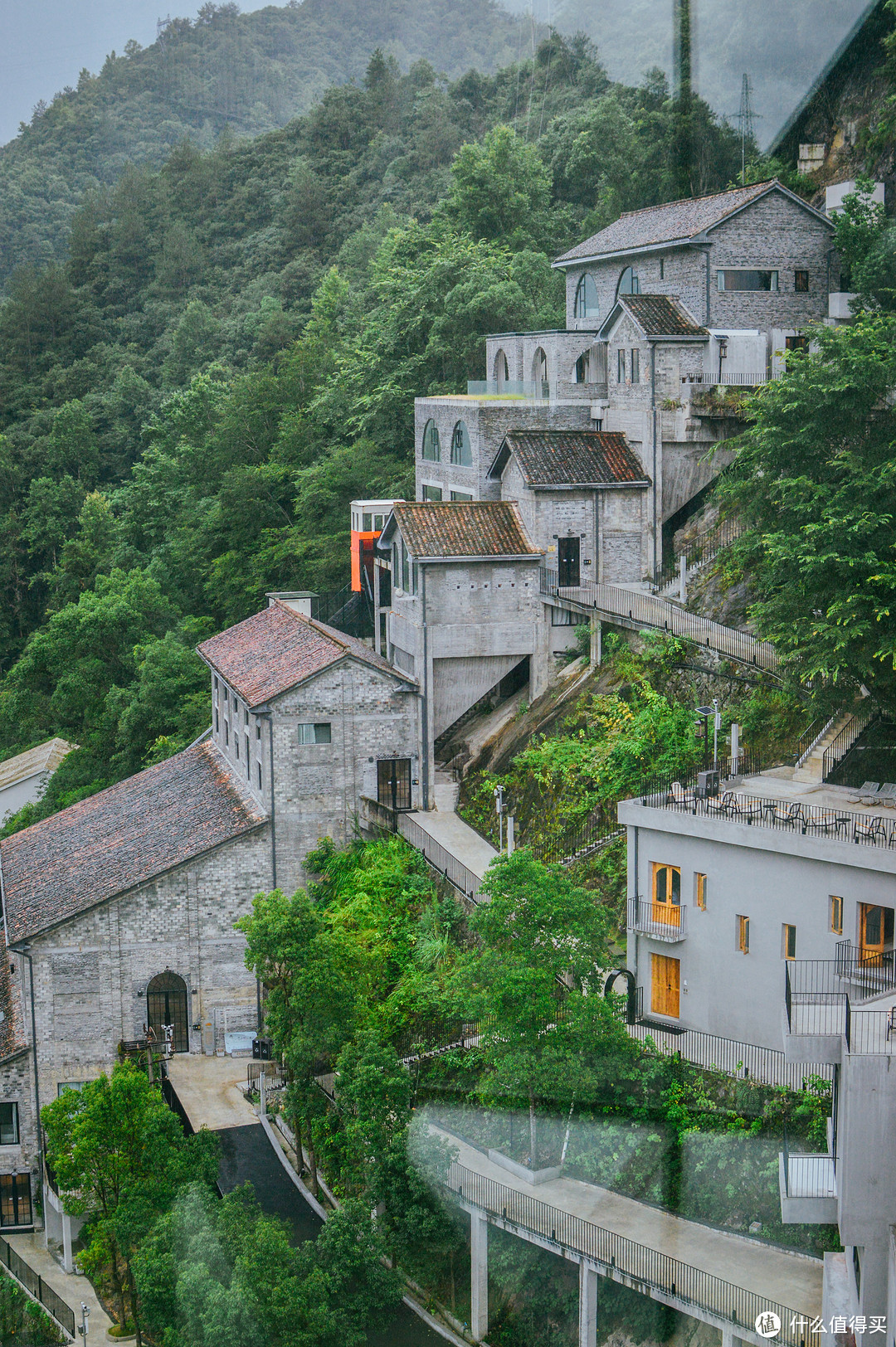 又挖到一个江浙沪宝藏旅行目的地！耗资15亿，建在悬崖上的“天空之城”，趁刚开业赶紧去打卡！