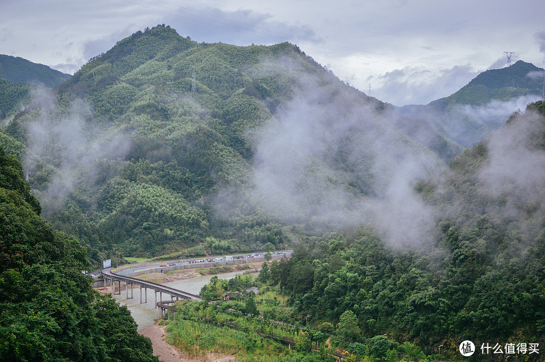 又挖到一个江浙沪宝藏旅行目的地！耗资15亿，建在悬崖上的“天空之城”，趁刚开业赶紧去打卡！