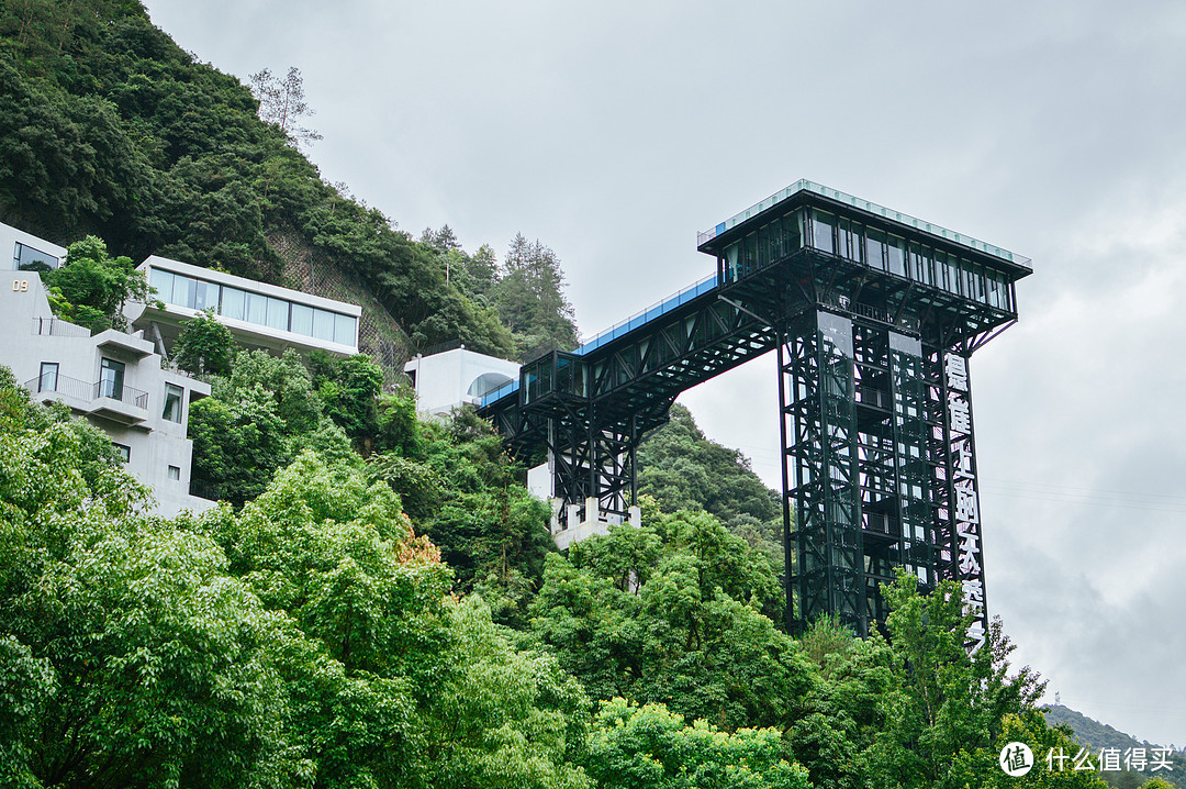 又挖到一个江浙沪宝藏旅行目的地！耗资15亿，建在悬崖上的“天空之城”，趁刚开业赶紧去打卡！