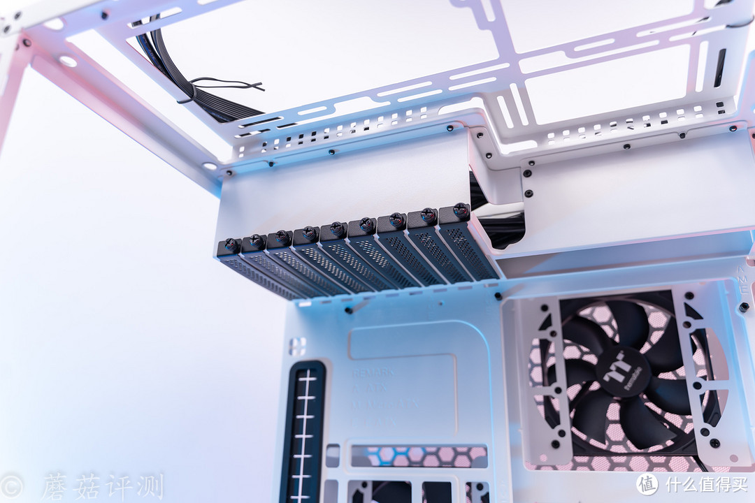 三面侧透,打造桌面“全景房”、Tt(Thermaltake)透视The Tower 500白色国际版机箱 评测