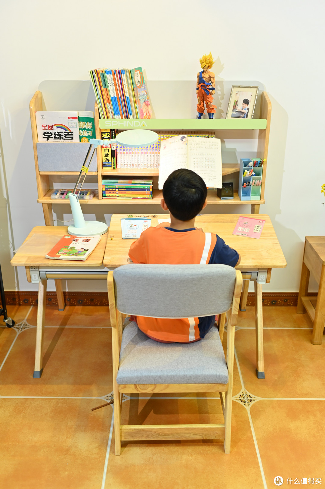 儿童学习桌怎么选？可调节，真实木，高颜值的斯芬达小鹿桌