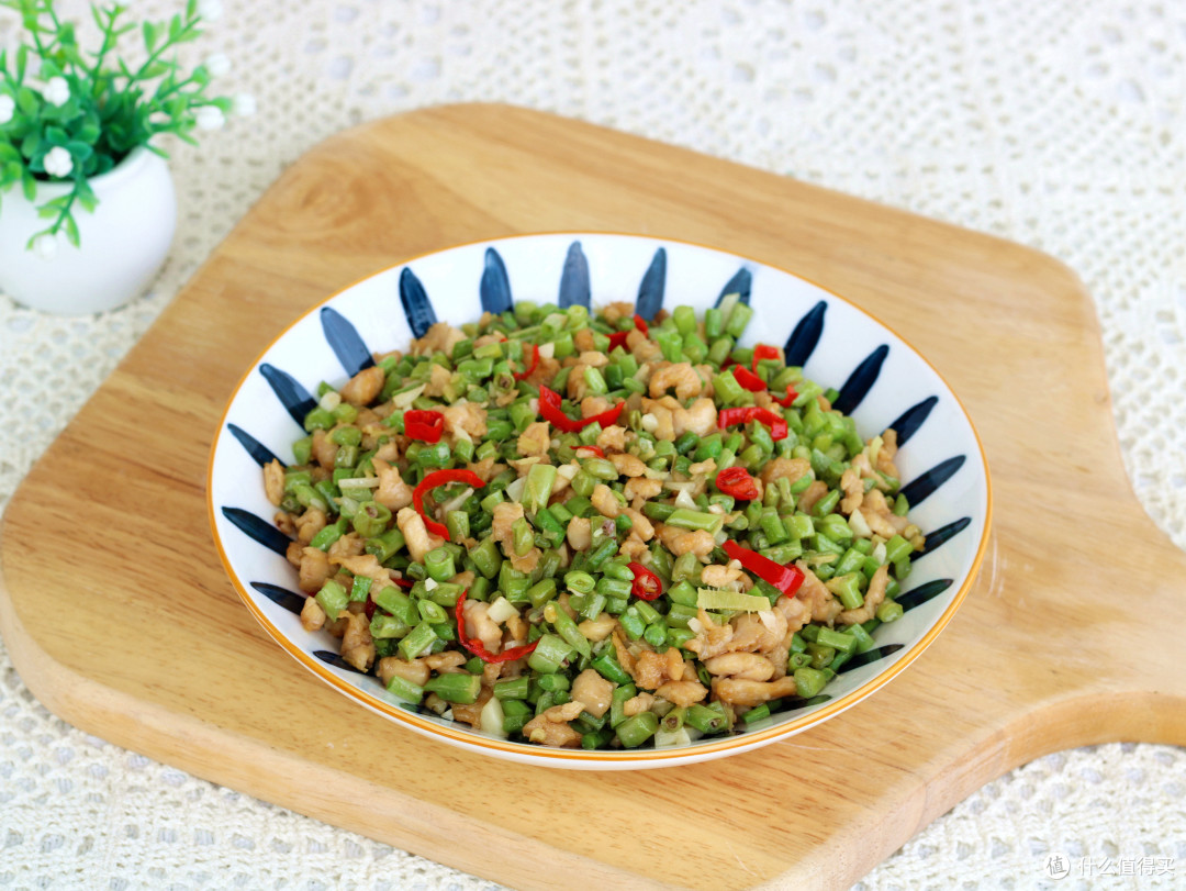 蔬菜中的高钙冠军,钙含量是鸡肉的7倍,比牛奶便宜,夏季可多吃