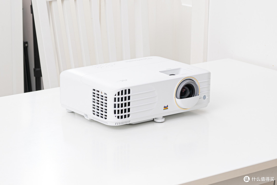 4K投影仪怎么选？灯泡还是LED，对比实测告诉你答案，优派K701-4k VS 极米 RS Pro2