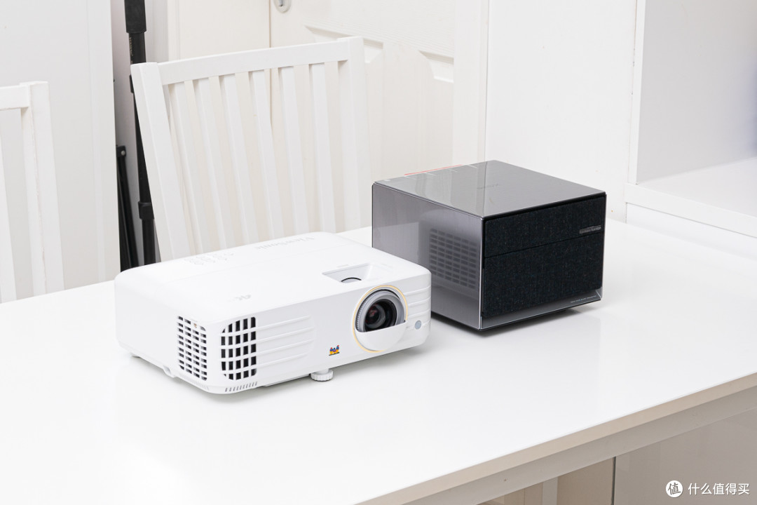 4K投影仪怎么选？灯泡还是LED，对比实测告诉你答案，优派K701-4k VS 极米 RS Pro2