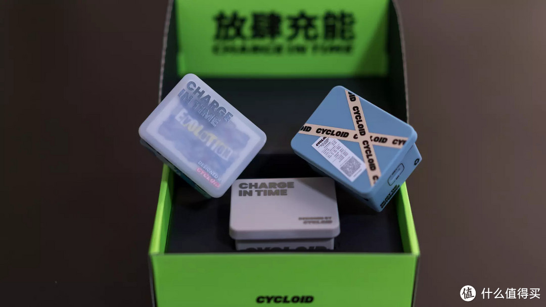 球鞋x涂鸦文化元素融合，CYCLOID鞋盒充电器体验：它不是“花瓶”