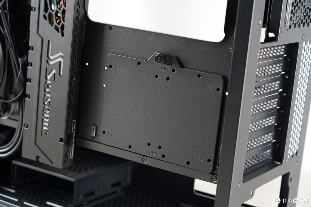 2.5寸HDD/SSD硬盘按装位。