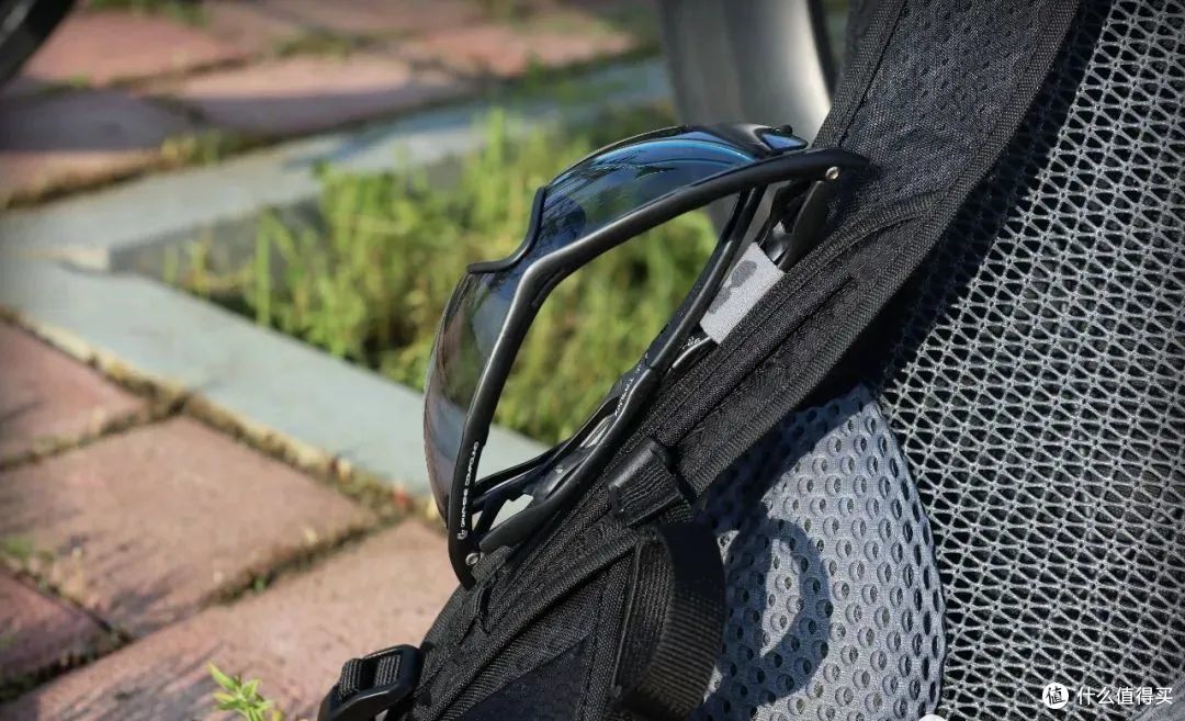 骑行+徒步+通勤=DEUTER RACE EXP AIR骑行背包。