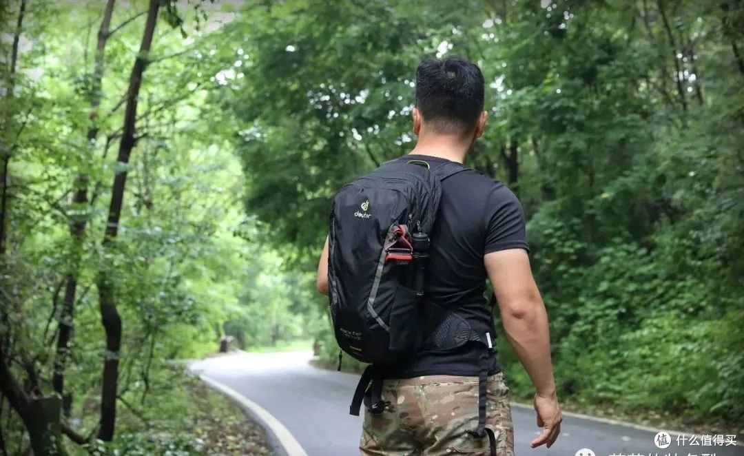 骑行+徒步+通勤=DEUTER RACE EXP AIR骑行背包。