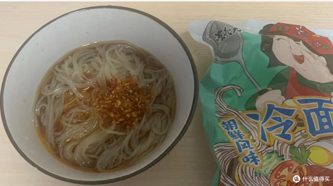 口罩之下也要好好吃饭,3.1元一袋的东北大妈冷面,夏天吃起来清清爽爽,买5袋还送一袋辣白菜