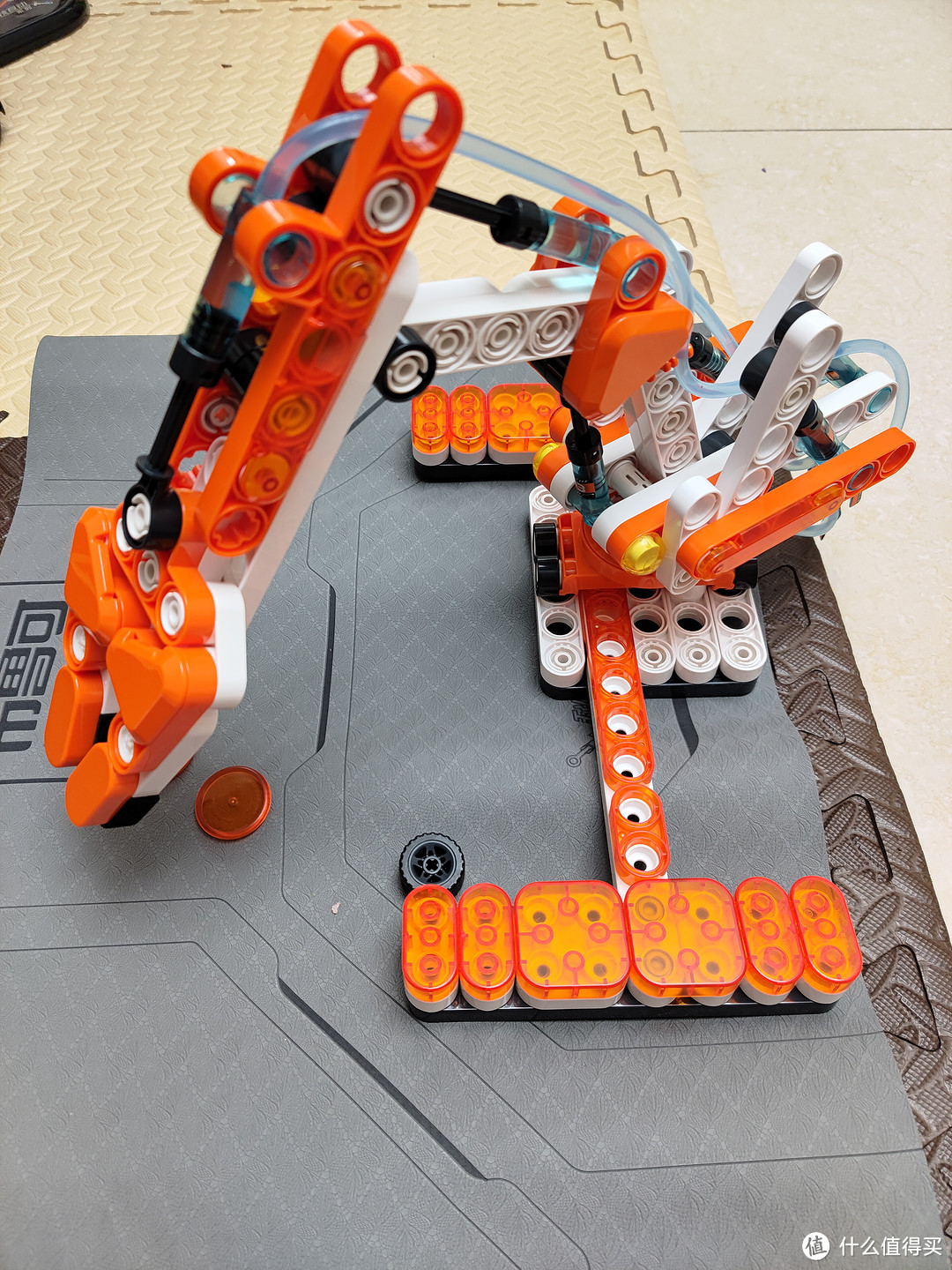 生产积木的玩具的机器图片