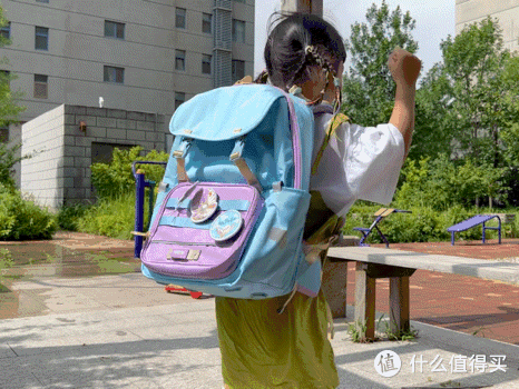 小学生护脊书包好在哪？奇幻少女，无惧成长