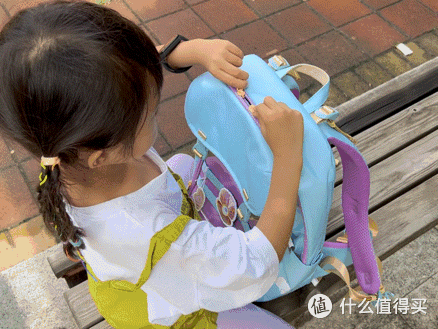 小学生护脊书包好在哪？奇幻少女，无惧成长
