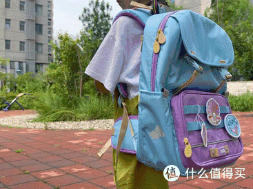小学生护脊书包好在哪？奇幻少女，无惧成长