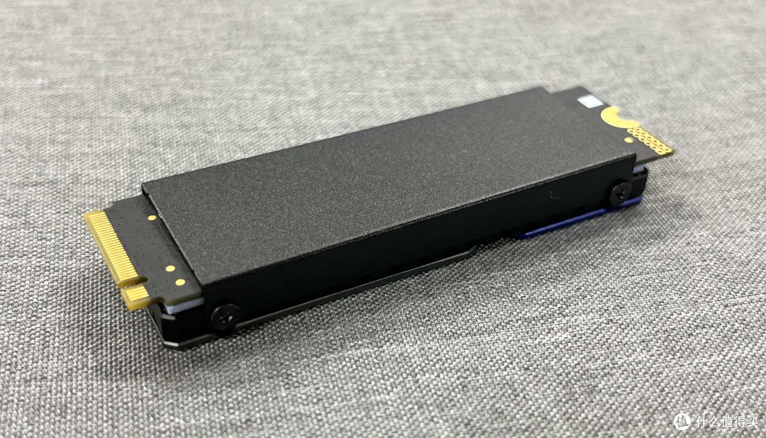 给拯救者刃7000K-2022台式机装个海康存储HS-C4000ECO 1TB PCIe 4.0 Gen 4 SSD，顺带测个速看看怎么样？