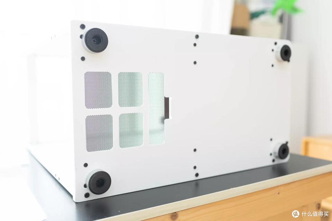 空间合理，设计别致、乔思伯VR4机箱 装机评测