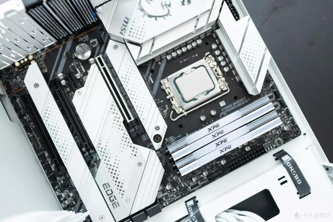 空间合理，设计别致、乔思伯VR4机箱 装机评测