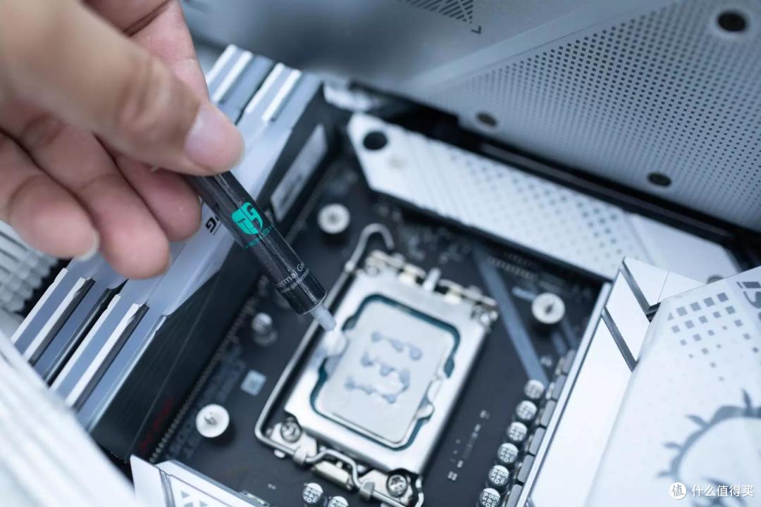 空间合理，设计别致、乔思伯VR4机箱 装机评测