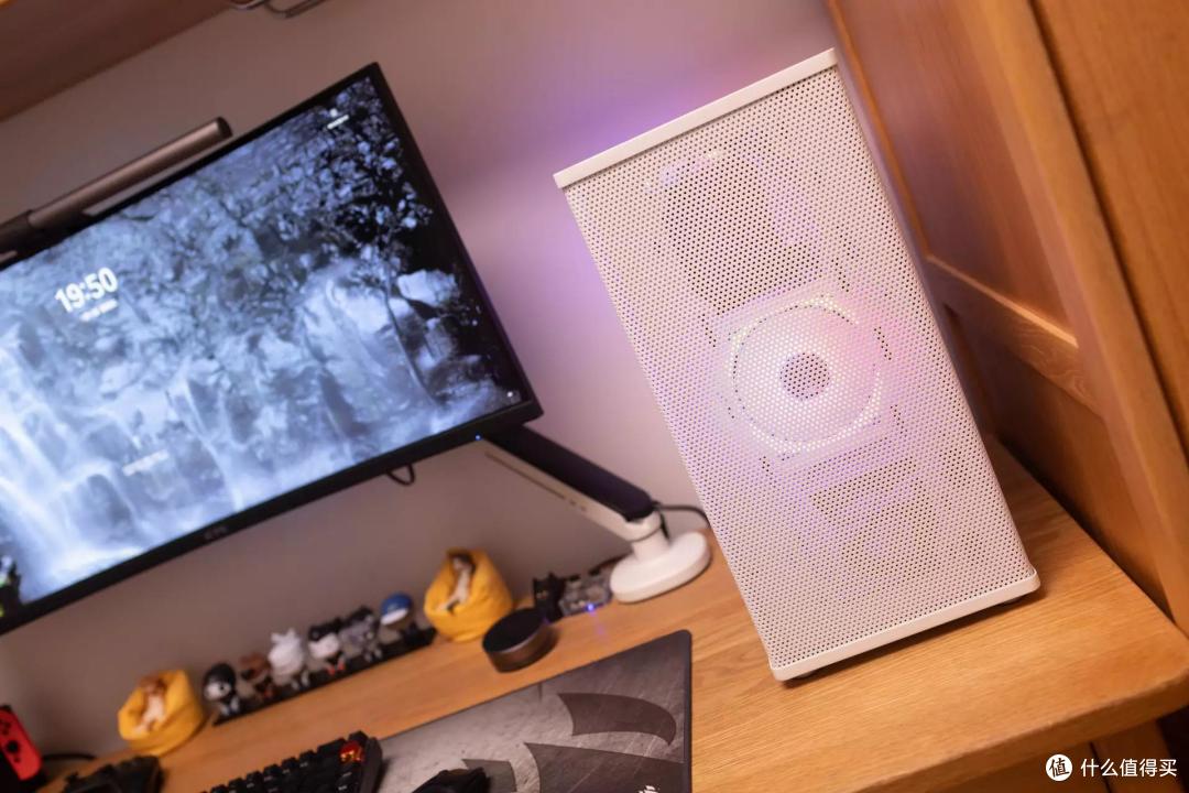 空间合理，设计别致、乔思伯VR4机箱 装机评测