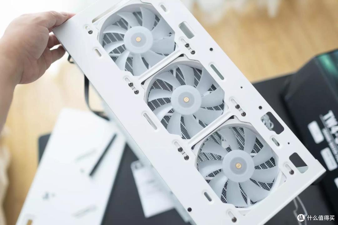 空间合理，设计别致、乔思伯VR4机箱 装机评测