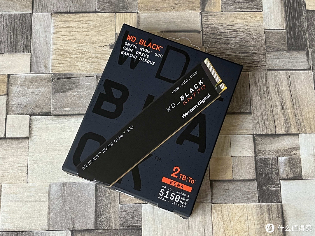 奥睿科首款红板USB4.0硬盘盒抢先使用，打造低成本的极速传输介质：WD BLACK SN770 2TB测速体验如何？