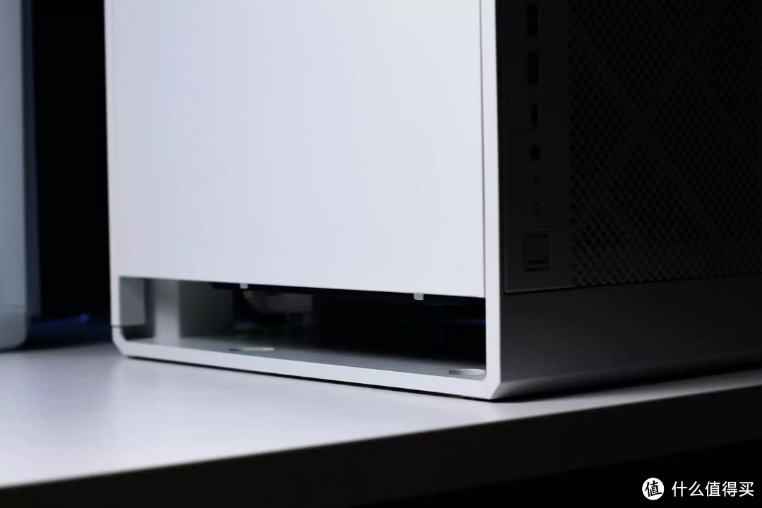500元价位最兼顾帅气与实用的MATX直立机箱? 银欣ALTA G1M 装机实测