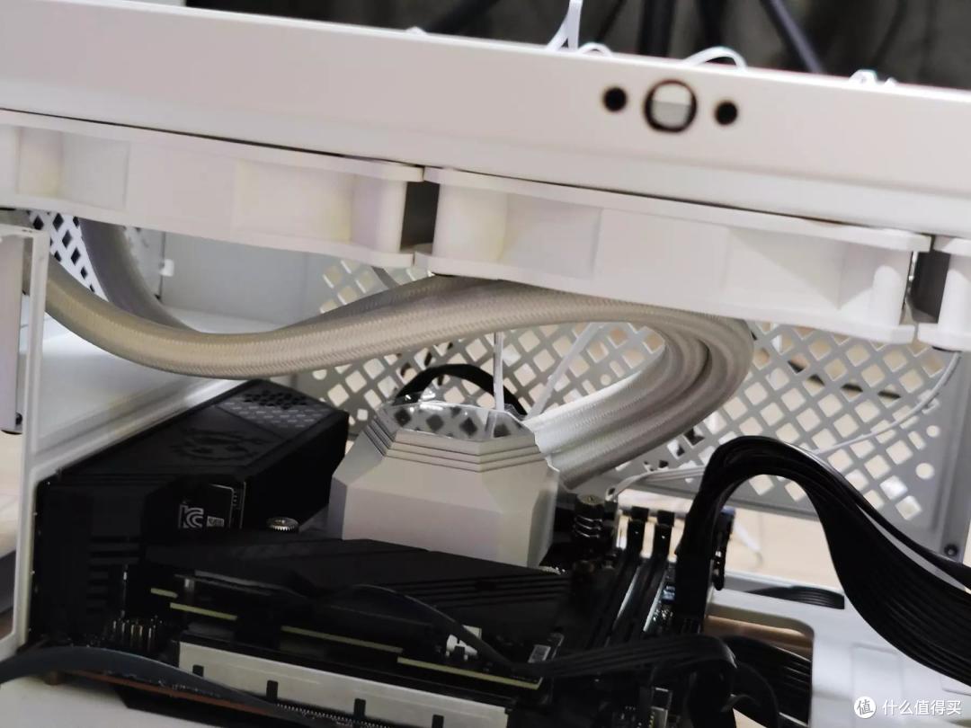 500元价位最兼顾帅气与实用的MATX直立机箱? 银欣ALTA G1M 装机实测