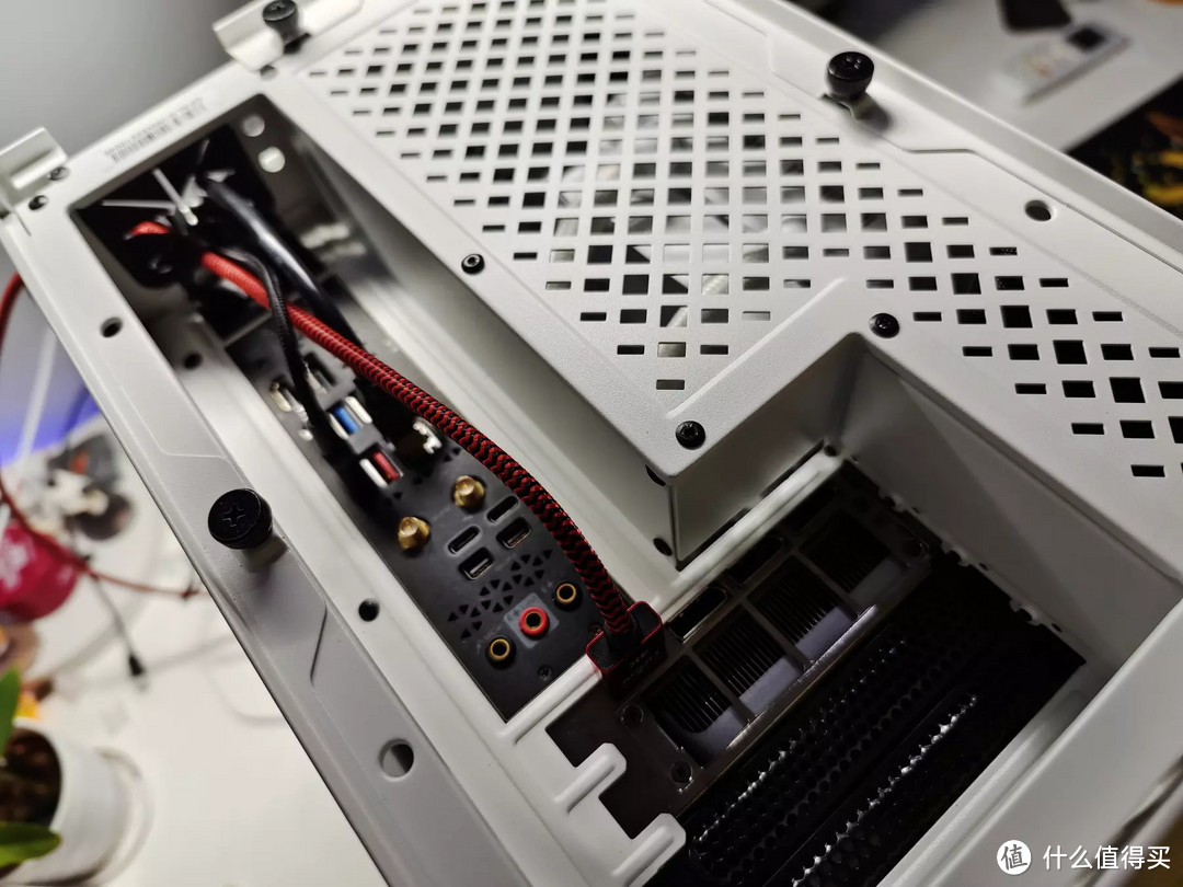 500元价位最兼顾帅气与实用的MATX直立机箱? 银欣ALTA G1M 装机实测